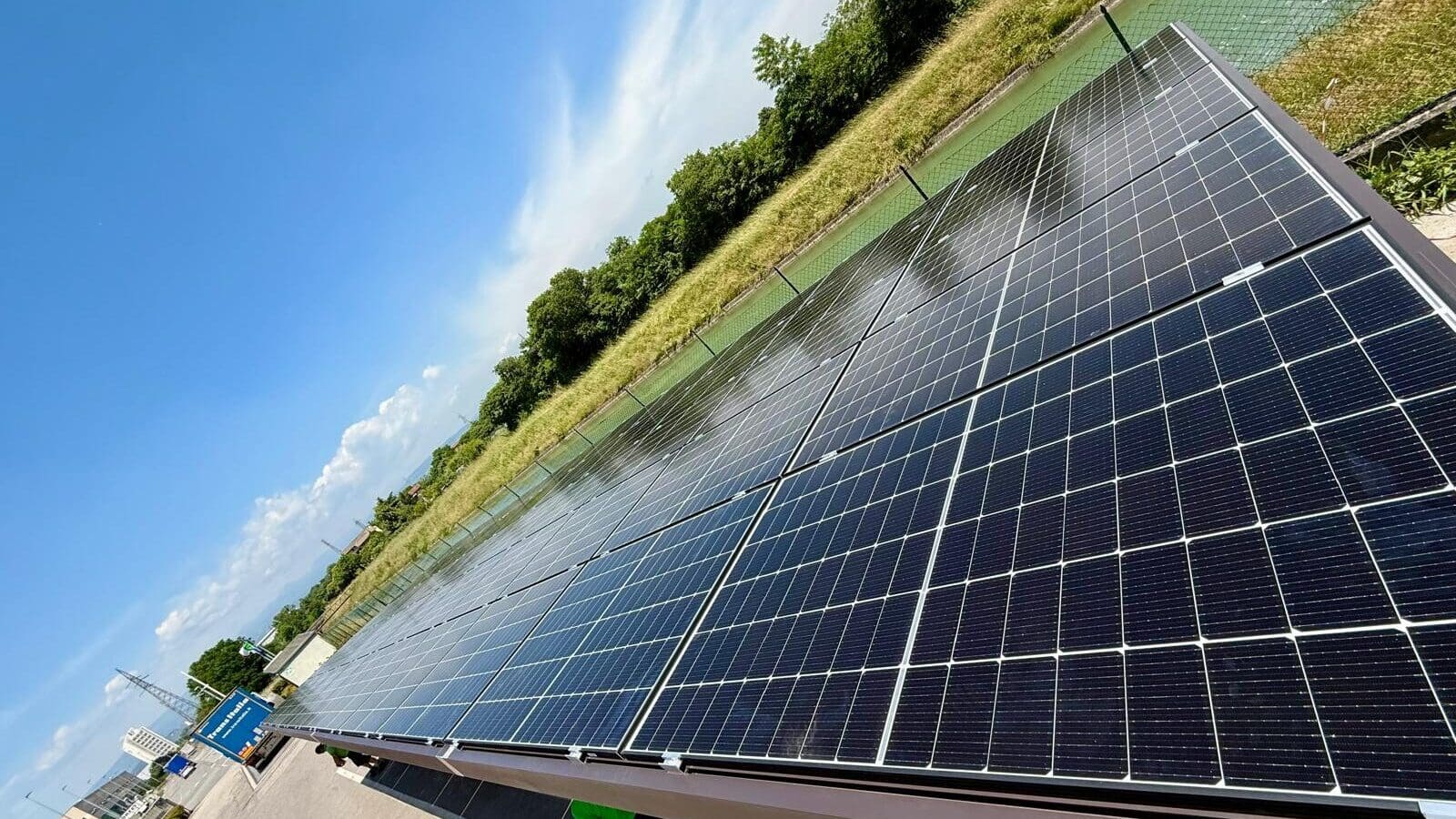 impianto-fotovoltaico-su-tetto-industriale